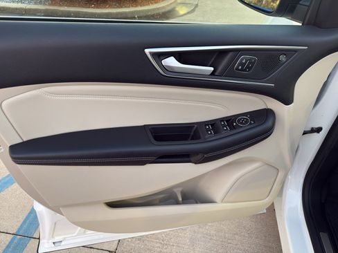 Used 2021 Ford Edge Titanium image 12