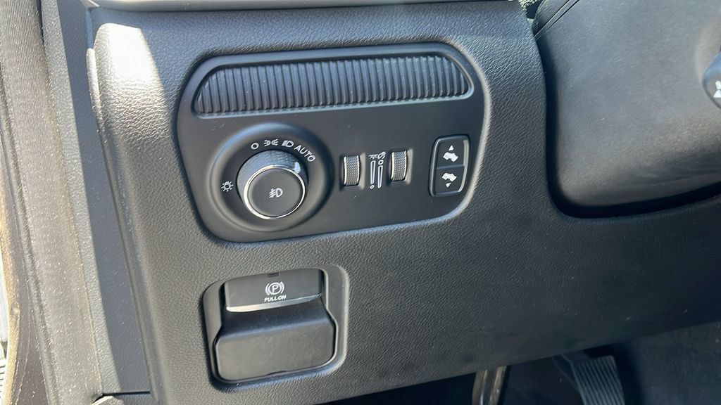 Used 2023 Jeep Wagoneer 4WD w/ Convenience Group I image 11
