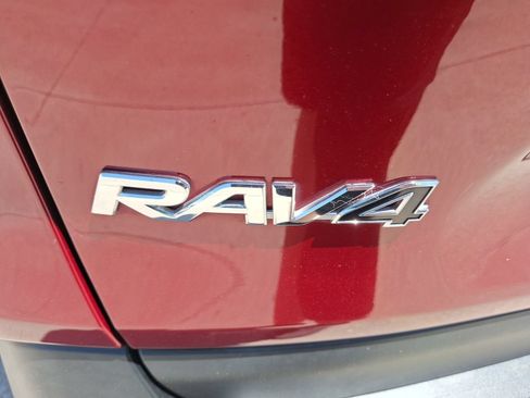 Used 2022 Toyota RAV4 XLE AWD/4WD image 13