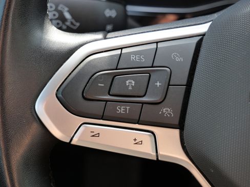 Certified 2024 Volkswagen Jetta SE image 33