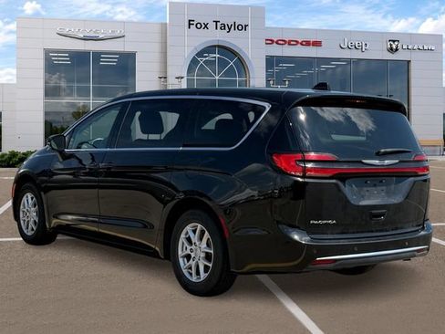 Certified 2024 Chrysler Pacifica Touring-L FWD image 6