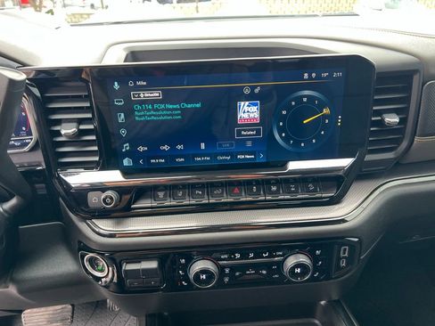 Used 2024 Chevrolet Silverado 2500 ZR2 w/ Technology Package image 34