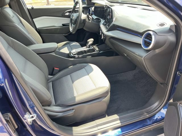 Used 2024 Chevrolet Trax LT w/ Driver Confidence Package FWD image 24