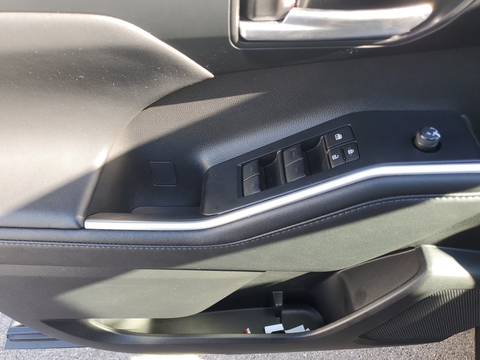 Used 2024 Toyota Highlander XLE AWD/4WD image 21