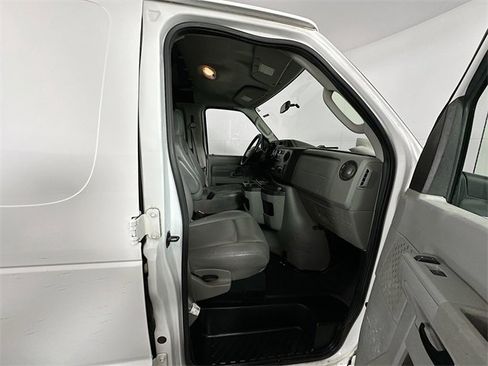 Used 2010 Ford E-350 and Econoline 350 Super Duty image 22