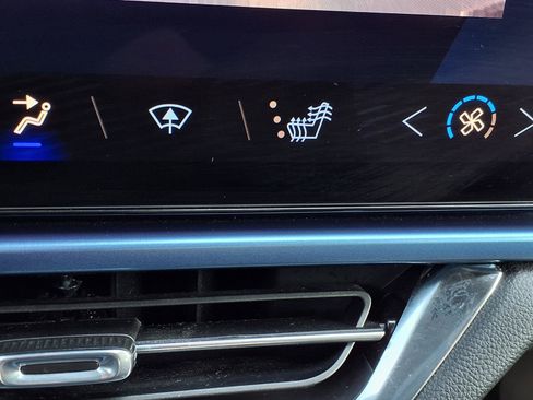 Used 2025 Chevrolet Equinox EV LT w/ Convenience Package FWD image 5