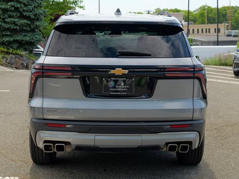 Used 2024 Chevrolet Traverse LT AWD/4WD image 6