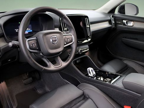 Certified 2025 Volvo XC40 B5 Ultra AWD/4WD image 19