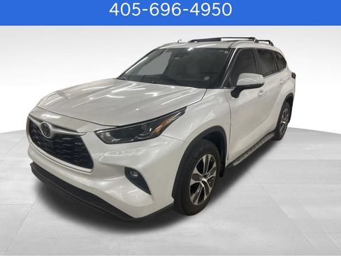 Used 2023 Toyota Highlander XLE image 1