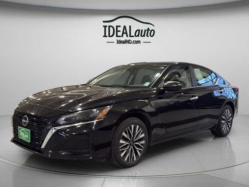 Used 2024 Nissan Altima 2.5 SV image 13