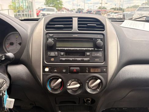 Used 2004 Toyota RAV4 4WD image 19