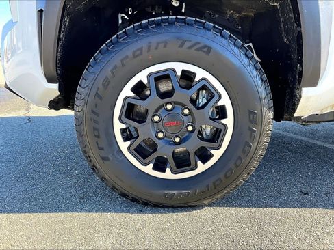Used 2025 Toyota Tacoma TRD Off-Road image 7