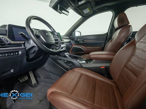 Used 2024 Kia Telluride SX Prestige w/ Towing Package AWD/4WD image 10