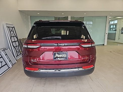 Used 2024 Jeep Grand Cherokee Limited image 4