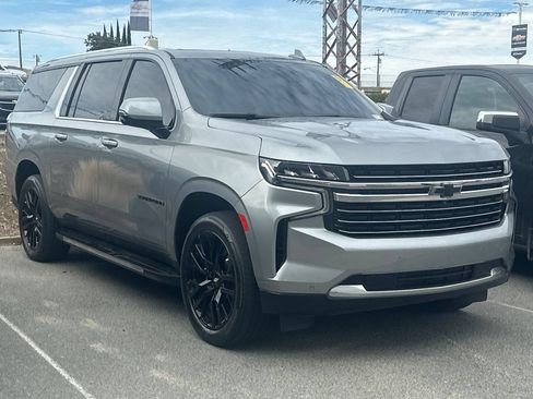 Used 2023 Chevrolet Suburban LT w/ Luxury Package AWD/4WD image 2