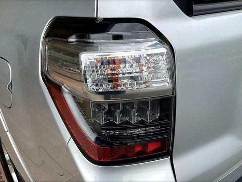 Used 2020 Toyota 4Runner SR5 Premium AWD/4WD image 23