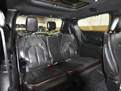 Used 2020 Chrysler Pacifica Limited FWD image 59