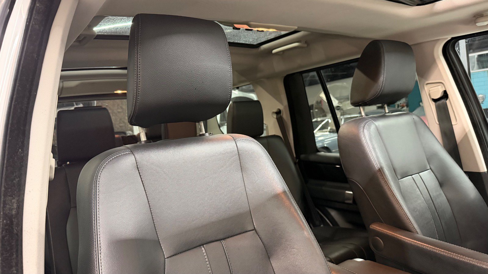 Used 2016 Land Rover LR4 HSE AWD/4WD image 35