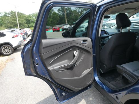 Used 2018 Ford Escape SE w/ SE Sync 3 Package FWD image 27