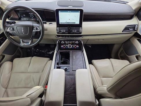 Used 2019 Lincoln Navigator Reserve image 18