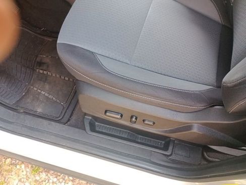 Used 2019 Ford Escape SE image 4