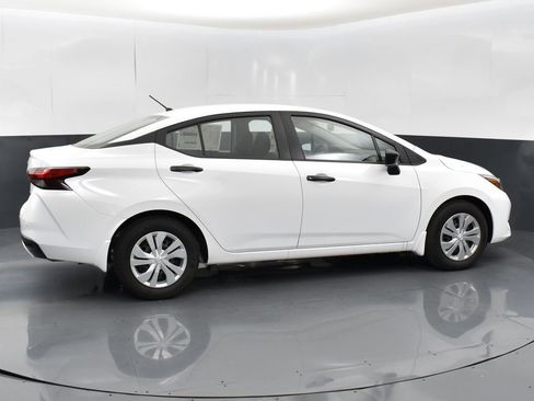 Used 2025 Nissan Versa S w/ Lighting Package image 8