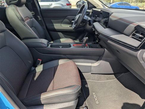 Used 2025 Nissan Kicks SR w/ SR Premium Package image 14