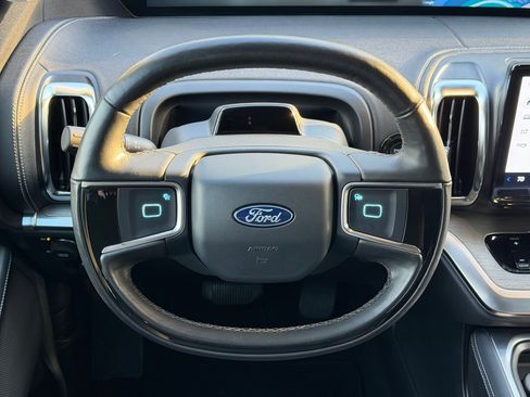 Used 2025 Ford Expedition Platinum image 15