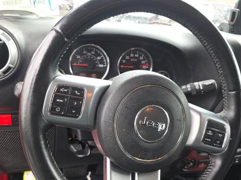 Used 2016 Jeep Wrangler Unlimited Rubicon image 9