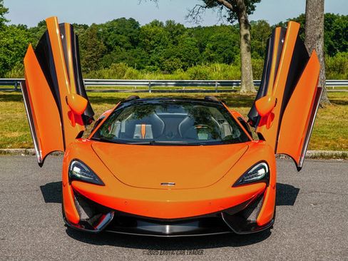 Used 2019 McLaren 570S Spider image 24