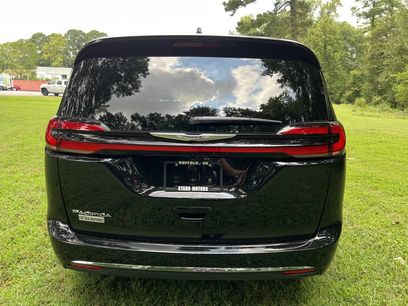 New 2026 Chrysler Pacifica Select
