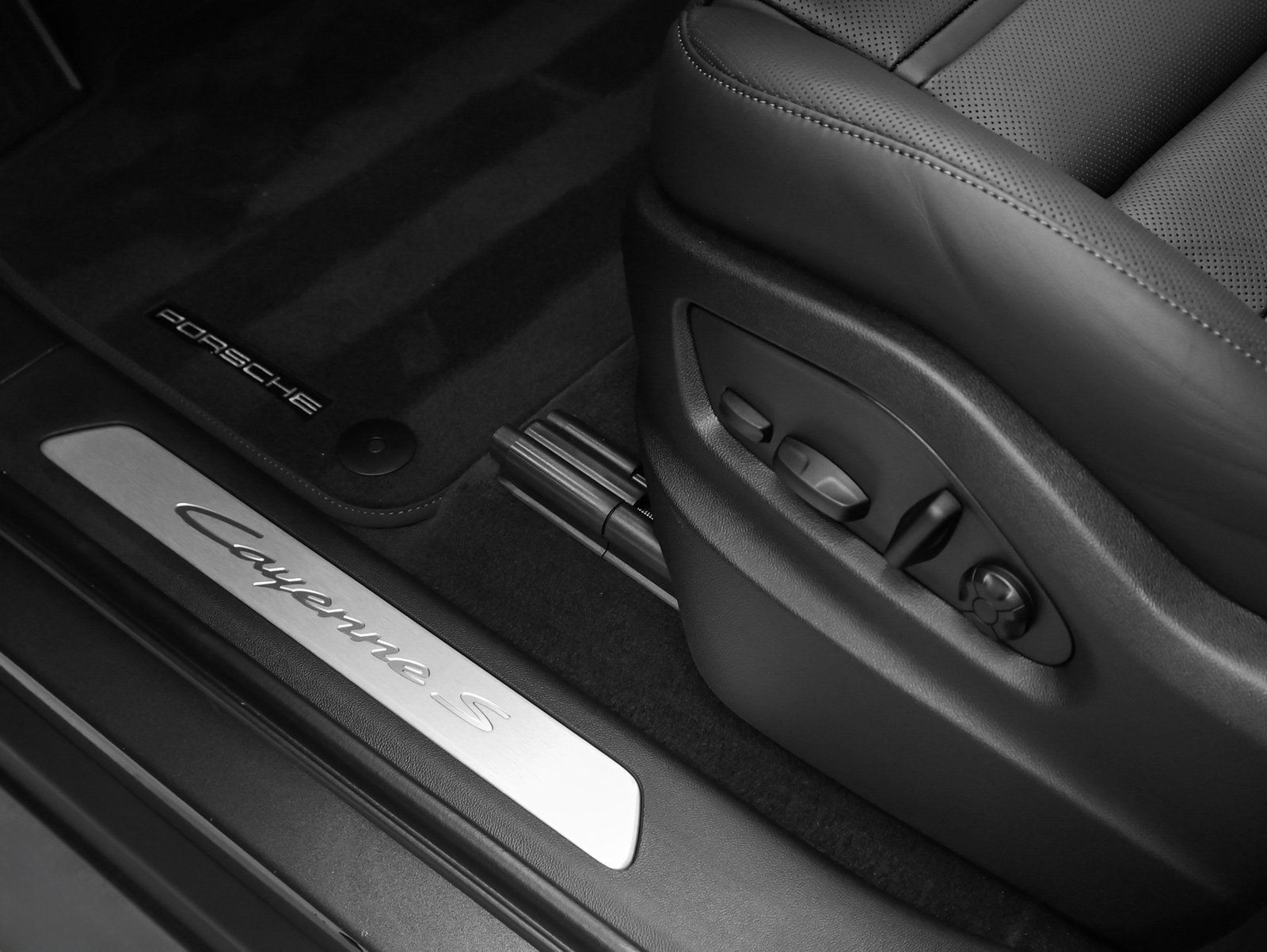 Certified 2026 Porsche Cayenne S AWD/4WD image 29