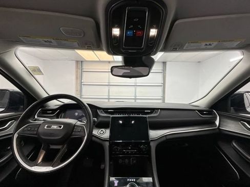 Used 2021 Jeep Grand Cherokee L Limited AWD/4WD image 4
