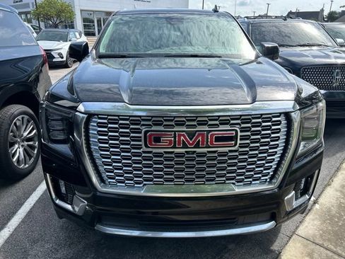Used 2023 GMC Yukon XL Denali w/ Denali Reserve Package AWD/4WD image 3