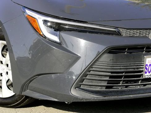 Used 2023 Toyota Corolla LE FWD image 3
