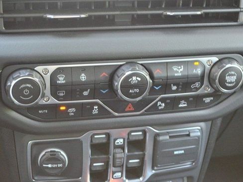 New 2025 Jeep Wrangler Unlimited Rubicon 392 image 28