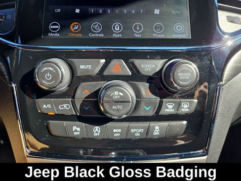 Used 2020 Jeep Grand Cherokee Altitude image 22