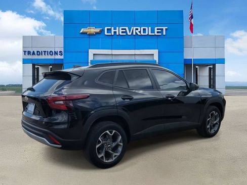 Certified 2026 Chevrolet Trax LT w/ Driver Confidence Package FWD image 9
