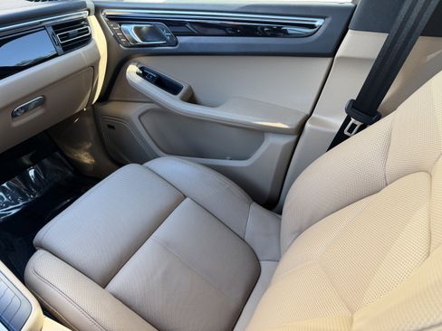Certified 2020 Porsche Macan image 20