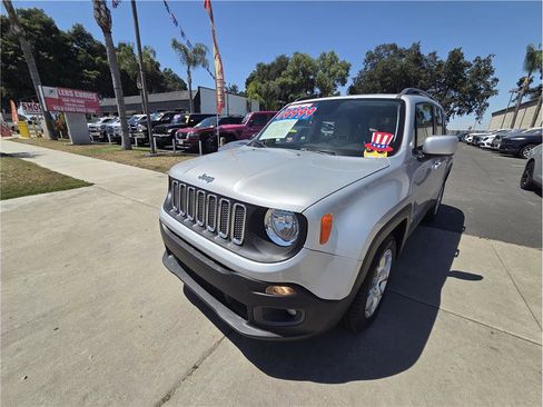 Used 2018 Jeep Renegade Latitude w/ Cold Weather Group FWD image 1