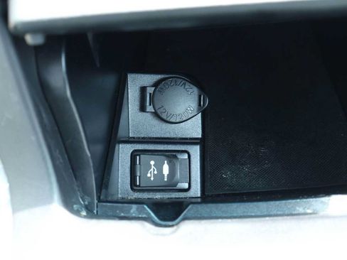 Used 2016 Toyota Camry LE FWD image 25