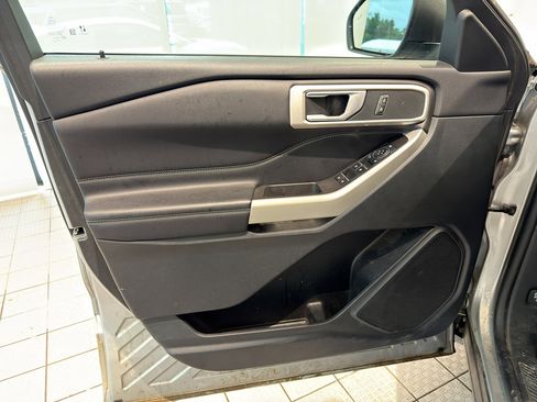Used 2023 Ford Explorer XLT RWD image 13