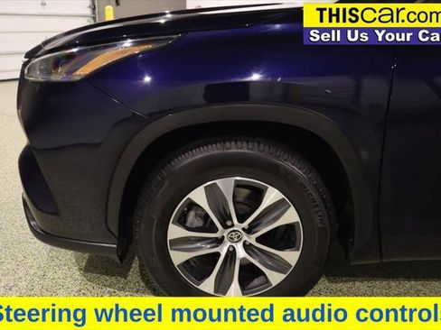 Used 2023 Toyota Highlander XLE image 11