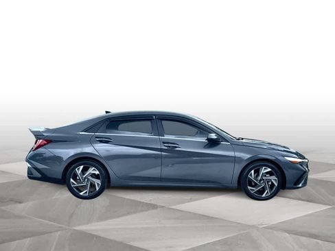 Used 2024 Hyundai Elantra SEL w/ Convenience Package FWD image 9