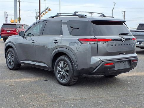 Used 2022 Nissan Pathfinder SV w/ SV Black Package image 5