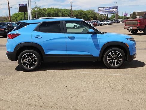 Used 2024 Chevrolet TrailBlazer LT w/ LT Cold Weather Package FWD image 5