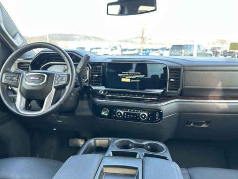 Used 2024 GMC Sierra 1500 SLT image 18