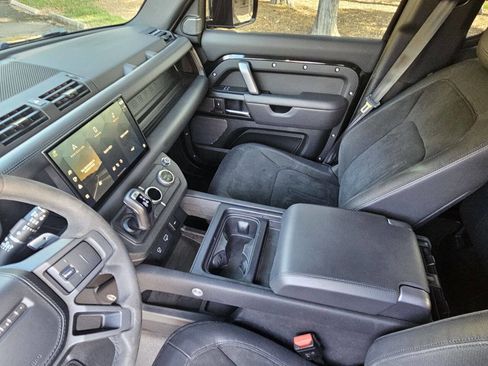 Used 2024 Land Rover Defender 110 V8 image 31