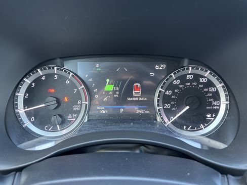 Used 2023 Toyota Highlander XLE AWD/4WD image 28