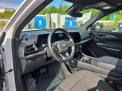 Used 2025 Chevrolet Traverse LT FWD image 23